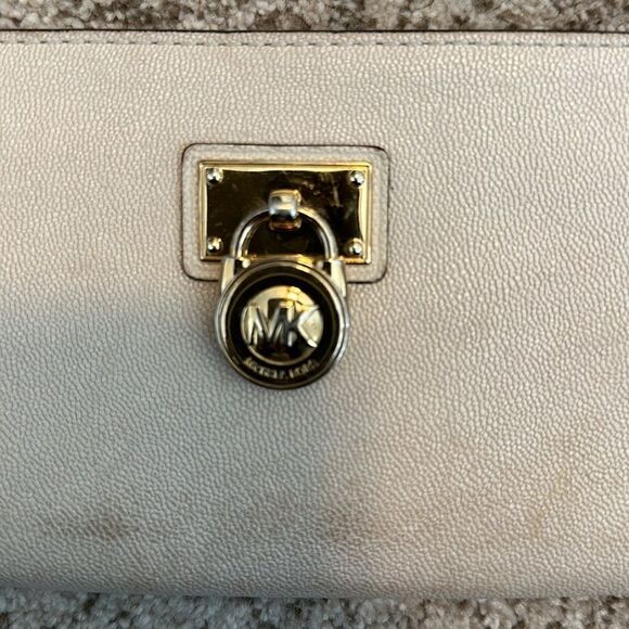 Michael Kors Cream Hamilton Wallet - Picture 2 of 8